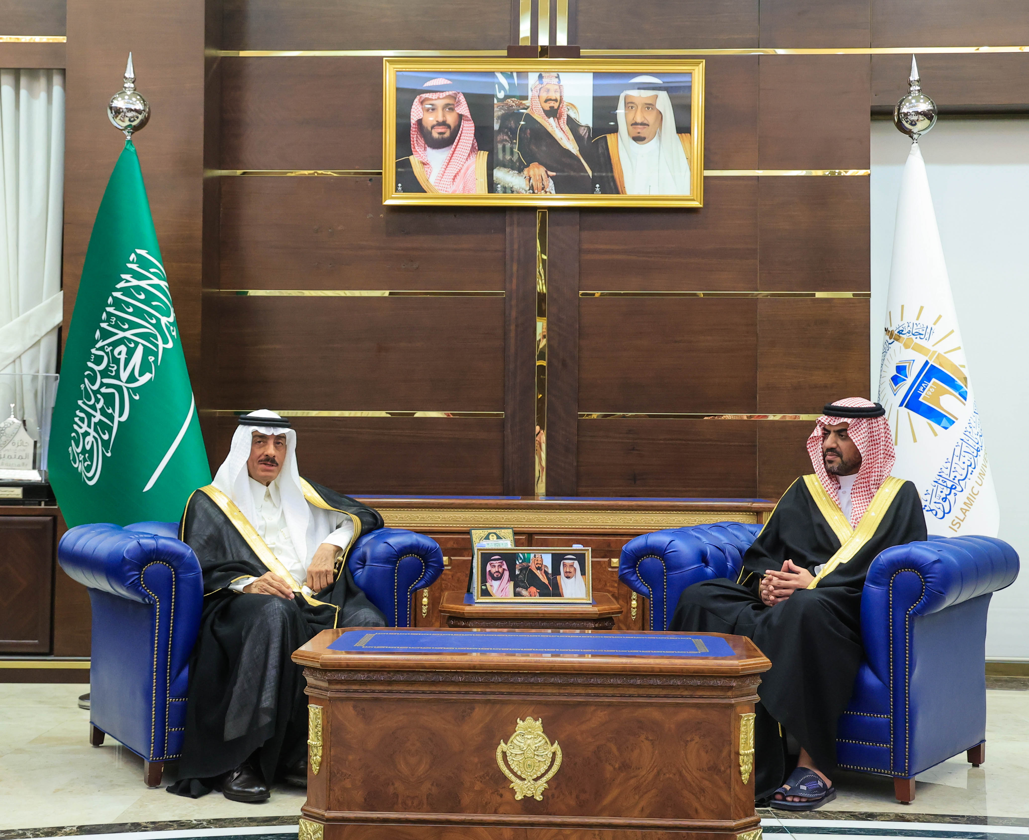 رئيس الجامعة الإسلامية د.صالح بن علي العقلا، يستقبل معالي رئيس جامعة الأمير مقرن د. بندر بن محمد حجار.